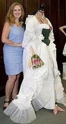 Mattatuck Museum  Lisa Cruse Paper Dress  Robe papier